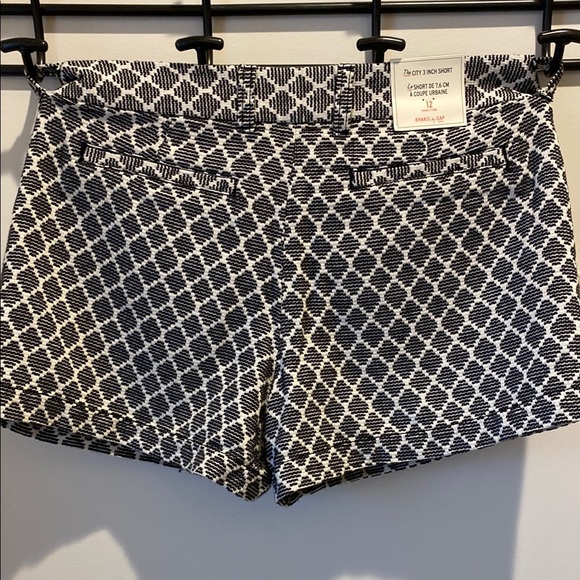 Gap Women's Black and White Patterned Shorts NWT - Picture 6 of 7